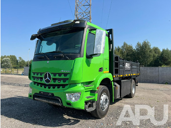 Volquete camión MERCEDES-BENZ Arocs