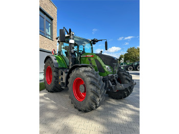 Tractor FENDT 724 Vario