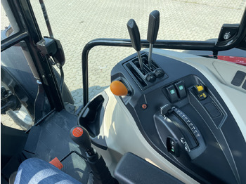 Tractor Massey Ferguson 5712M 4WD Cab Essential: foto 3