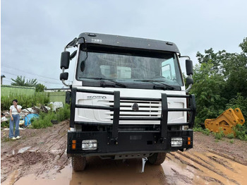 Volquete camión para transporte de materiales áridos HOWO 371hp: foto 2