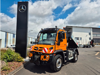 Volquete camión UNIMOG