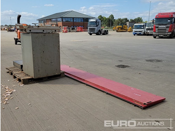 Equipo de construcción Aluminium Dropside Side Panels (2 of), Hiab Outrigger Feet (3 of), Chubb Key Safe: foto 3