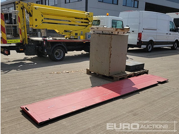 Equipo de construcción Aluminium Dropside Side Panels (2 of), Hiab Outrigger Feet (3 of), Chubb Key Safe: foto 5