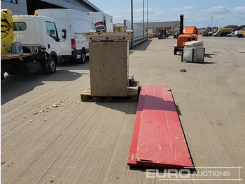 Equipo de construcción Aluminium Dropside Side Panels (2 of), Hiab Outrigger Feet (3 of), Chubb Key Safe: foto 4