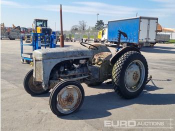 Tractor MASSEY FERGUSON