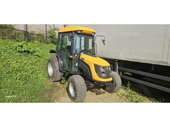Tractor JCB