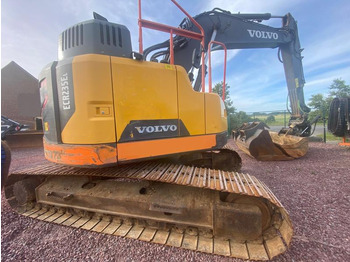 Excavadora de cadenas Volvo ECR 235EL: foto 2