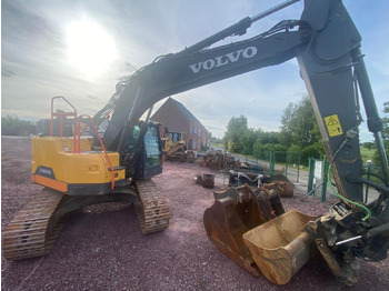 Excavadora de cadenas Volvo ECR 235EL: foto 3