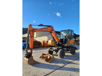 Excavadora de ruedas DOOSAN DX57W
