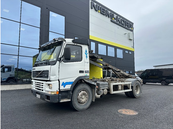 Portacontenedor de cadenas camión VOLVO FM7
