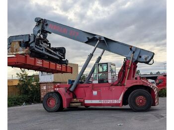 Reach stacker