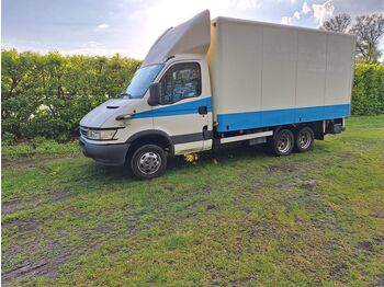 Camión caja cerrada IVECO