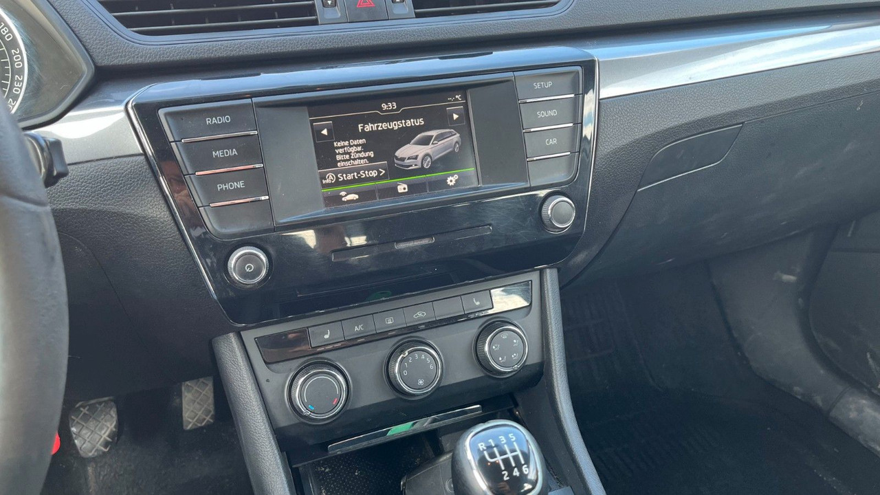Coche familiar Skoda Superb Combi Active: foto 10