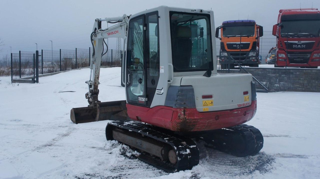 Takeuchi TB250 Minibagger Monoausleger 4.965Kg - Miniexcavadora: foto 5 Takeuchi TB250 Minibagger Monoausleger 4.965Kg - Miniexcavadora: foto 5