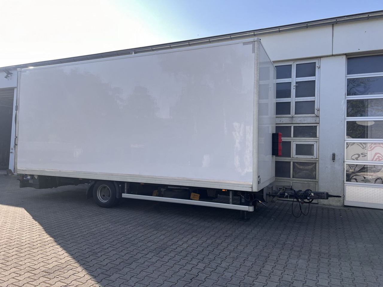 1 Achs Kofferanhänger, Ladebordwand - Caja cerrada remolque: foto 4 1 Achs Kofferanhänger, Ladebordwand - Caja cerrada remolque: foto 4