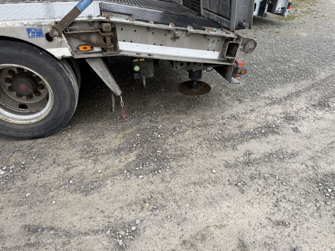 Humbaur HTS30 3 Achs Satteltieflader mit Radmulden - Góndola rebajadas semirremolque: foto 4 Humbaur HTS30 3 Achs Satteltieflader mit Radmulden - Góndola rebajadas semirremolque: foto 4