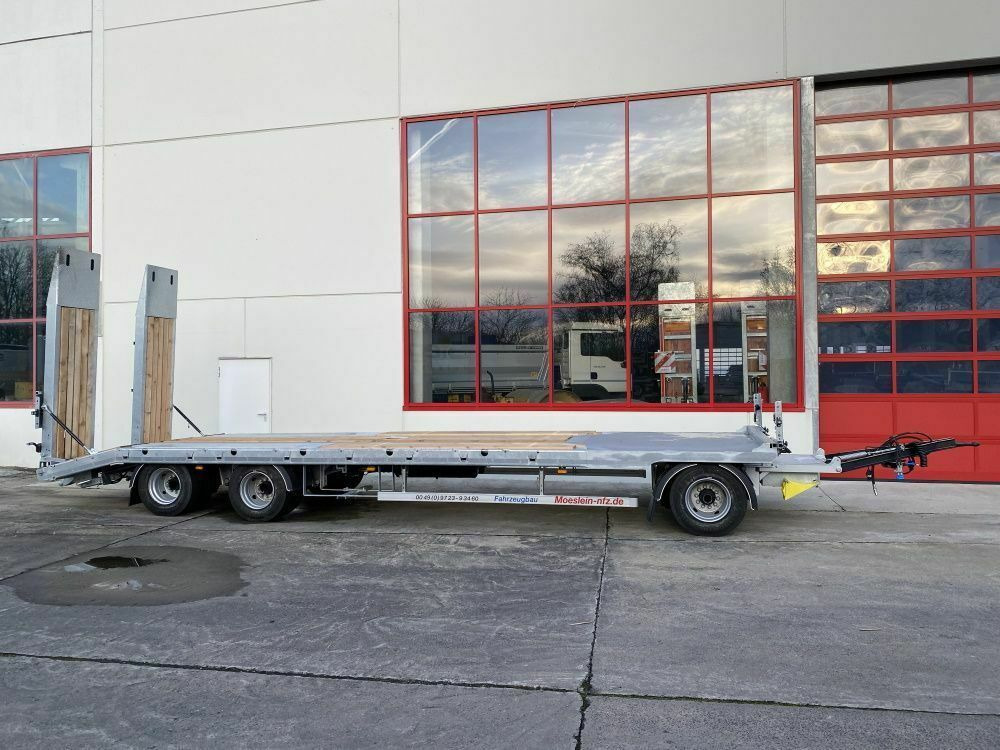 Möslein 3 Achs Tieflader mit gerader Ladefläche 8,10 m, - Góndola rebajadas remolque: foto 1 Möslein 3 Achs Tieflader mit gerader Ladefläche 8,10 m, - Góndola rebajadas remolque: foto 1