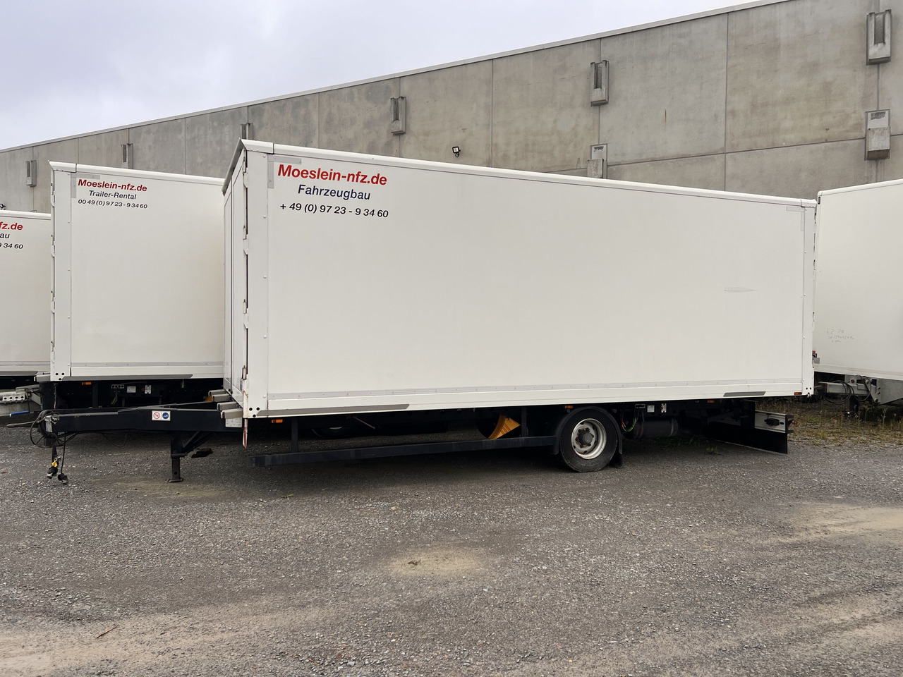 Möslein EK 1- D 7,3 1 Achs Kofferanhänger Durchladen7,08 m lang - Caja cerrada remolque: foto 1 Möslein EK 1- D 7,3 1 Achs Kofferanhänger Durchladen7,08 m lang - Caja cerrada remolque: foto 1
