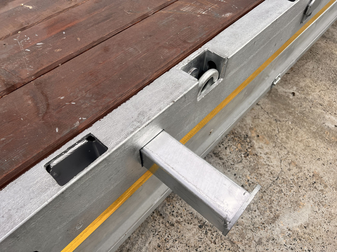 Möslein ST 3 3 Achs Satteltieflader neu - Góndola rebajadas semirremolque: foto 3 Möslein ST 3 3 Achs Satteltieflader neu - Góndola rebajadas semirremolque: foto 3