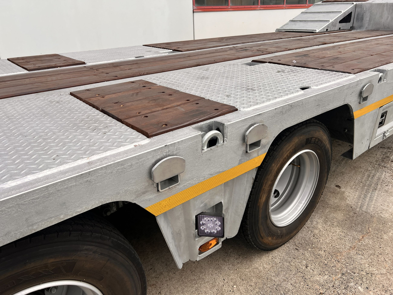 Möslein ST 3 3 Achs Satteltieflader neu - Góndola rebajadas semirremolque: foto 2 Möslein ST 3 3 Achs Satteltieflader neu - Góndola rebajadas semirremolque: foto 2