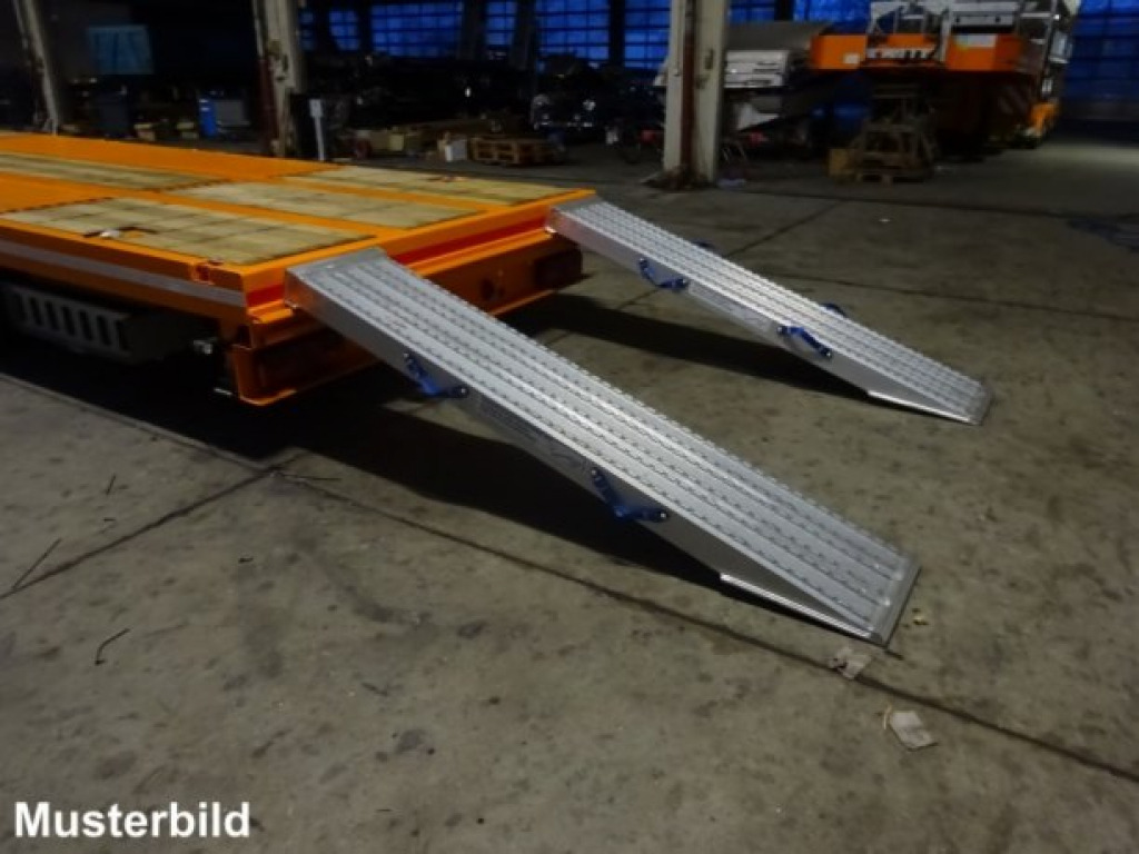 Möslein ST 3 Plato 8,7 3 Achs Satteltieflader Plato 45 t GGfür Fertigteile, Baumaschinen - Góndola rebajadas semirremolque: foto 2 Möslein ST 3 Plato 8,7 3 Achs Satteltieflader Plato 45 t GGfür Fertigteile, Baumaschinen - Góndola rebajadas semirremolque: foto 2
