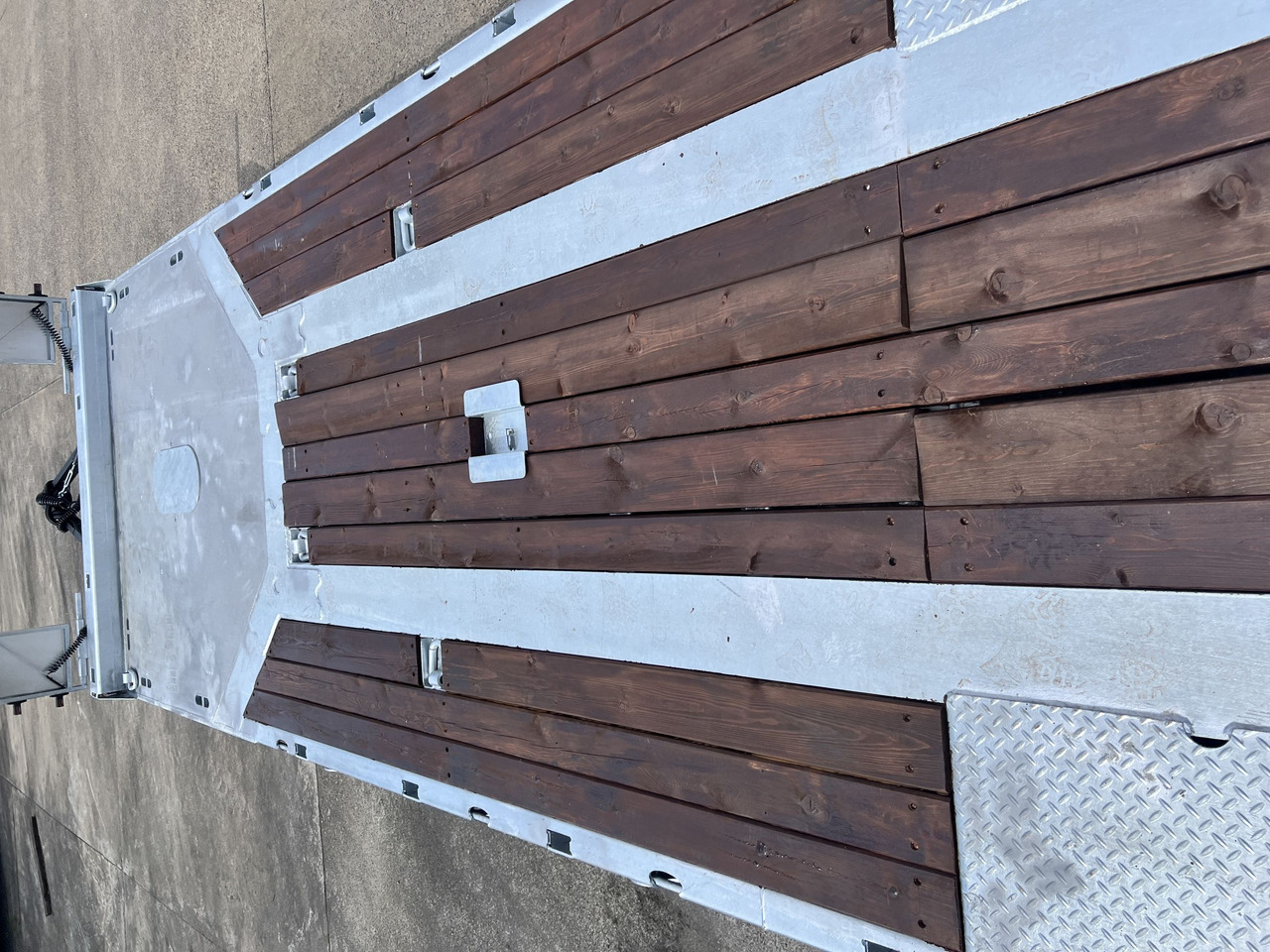 Möslein T 3-8,20 P VB H1 3 Achs Tieflader mit gerader Ladefläche 8,10 m, Neufahrzeug - Góndola rebajadas remolque: foto 2 Möslein T 3-8,20 P VB H1 3 Achs Tieflader mit gerader Ladefläche 8,10 m, Neufahrzeug - Góndola rebajadas remolque: foto 2