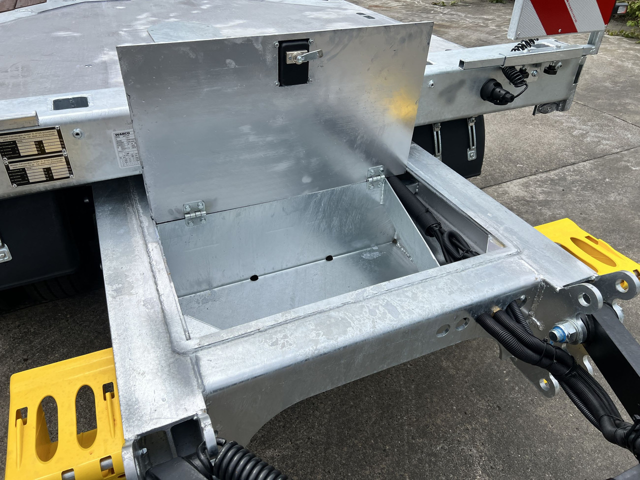 Möslein T 3-9,20 F 3 Achs Tieflader mit gerader Ladefläche 9 m, Neufahrzeug - Góndola rebajadas remolque: foto 3 Möslein T 3-9,20 F 3 Achs Tieflader mit gerader Ladefläche 9 m, Neufahrzeug - Góndola rebajadas remolque: foto 3