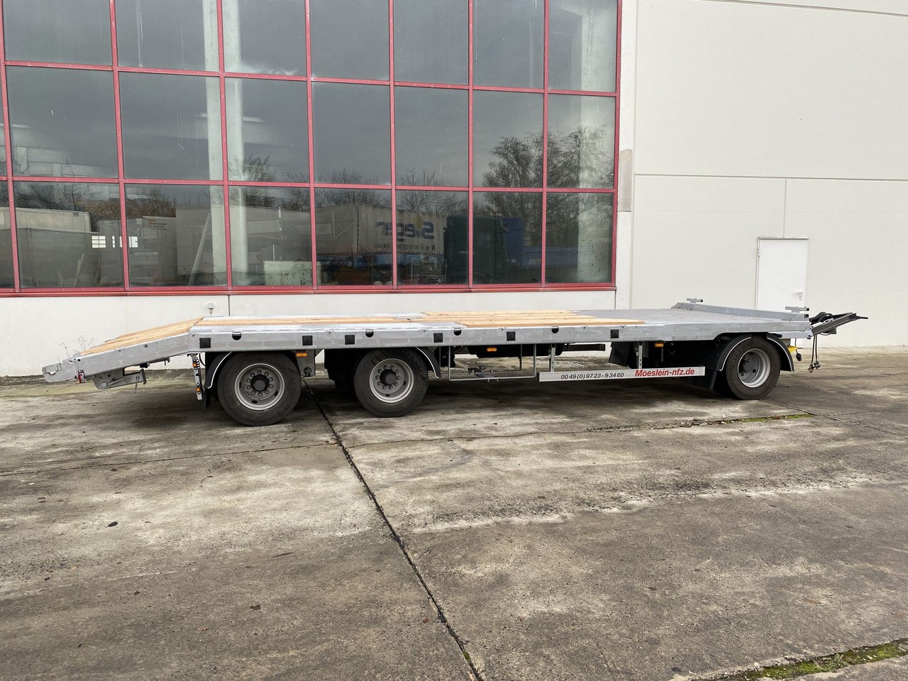Möslein T 3-P9,2 OR 3 Achs Tieflader gerader Ladefläche 9 m, Neufahrzeug - Góndola rebajadas remolque: foto 5 Möslein T 3-P9,2 OR 3 Achs Tieflader gerader Ladefläche 9 m, Neufahrzeug - Góndola rebajadas remolque: foto 5