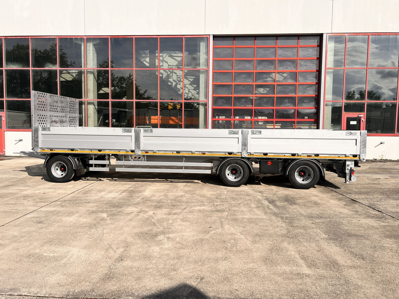 Möslein T 3 Plato 9 m 3 Achs Jumbo- Plato- Anhänger 9 m, Mega - Remolque plataforma/ Caja abierta: foto 1 Möslein T 3 Plato 9 m 3 Achs Jumbo- Plato- Anhänger 9 m, Mega - Remolque plataforma/ Caja abierta: foto 1