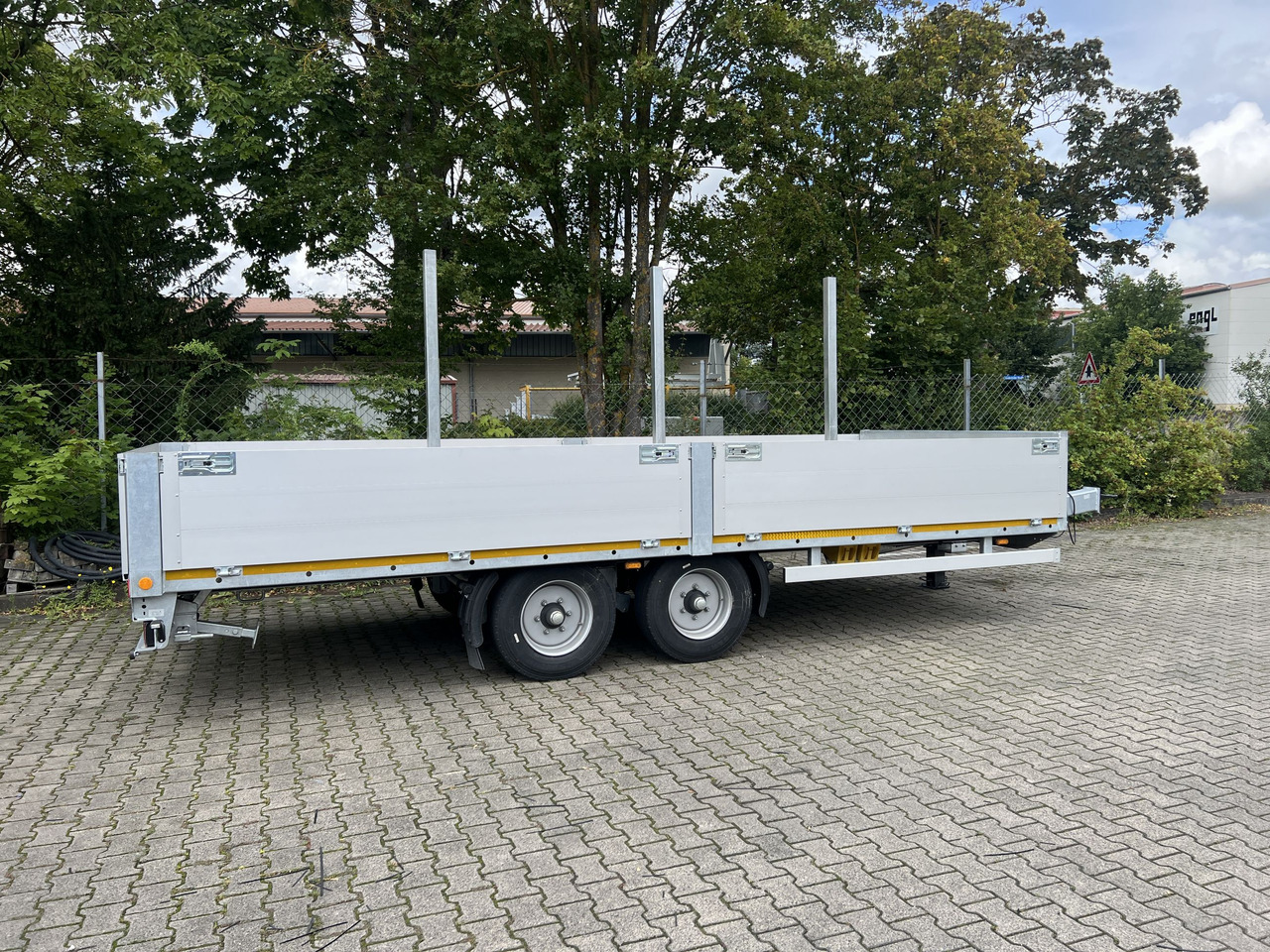 Möslein THT 11- G 6,2 Tandem Pritsche- Tieflader mit Rungentaschen - Remolque plataforma/ Caja abierta: foto 4 Möslein THT 11- G 6,2 Tandem Pritsche- Tieflader mit Rungentaschen - Remolque plataforma/ Caja abierta: foto 4
