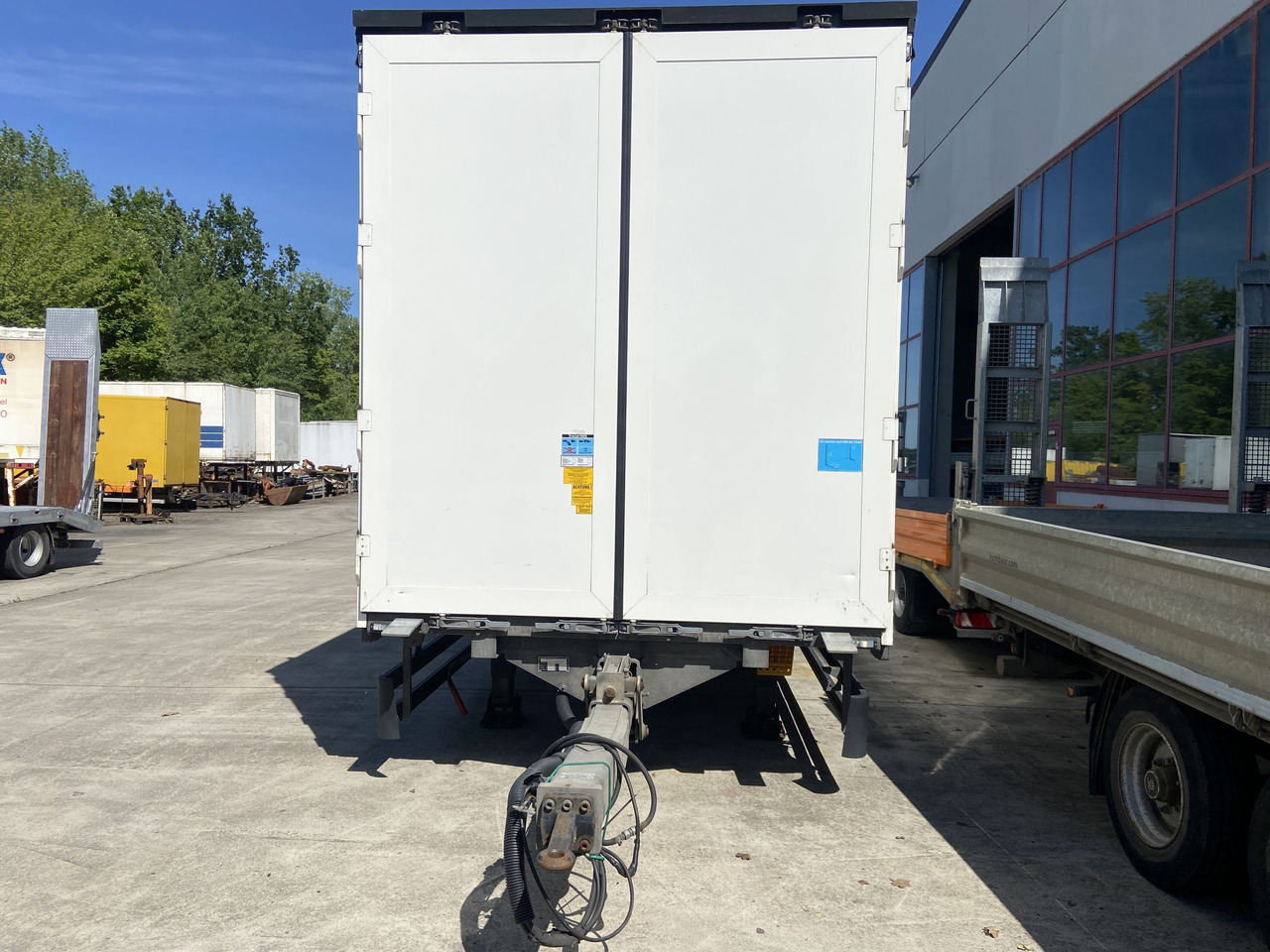 Leasing financiero de Möslein TPW 105 D Schwebheim  Tandem- Planenanhänger Durchladbar leasing Möslein TPW 105 D Schwebheim  Tandem- Planenanhänger Durchladbar: foto 6