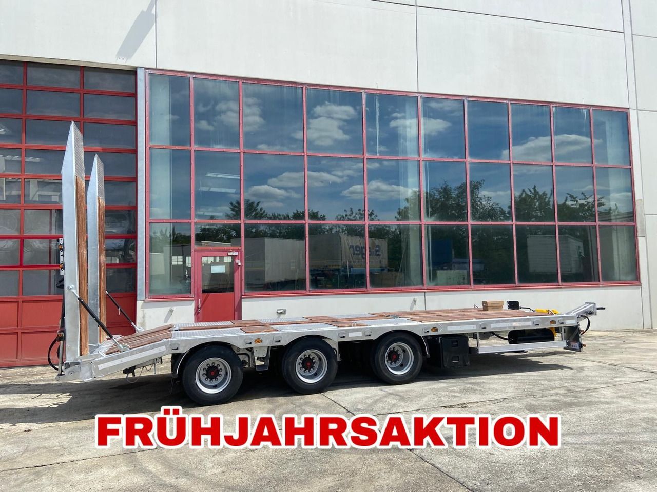 Möslein TT 28 Tridem- Tieflader 3 Achs, gelenktNeufahrzeug - Góndola rebajadas remolque: foto 1 Möslein TT 28 Tridem- Tieflader 3 Achs, gelenktNeufahrzeug - Góndola rebajadas remolque: foto 1