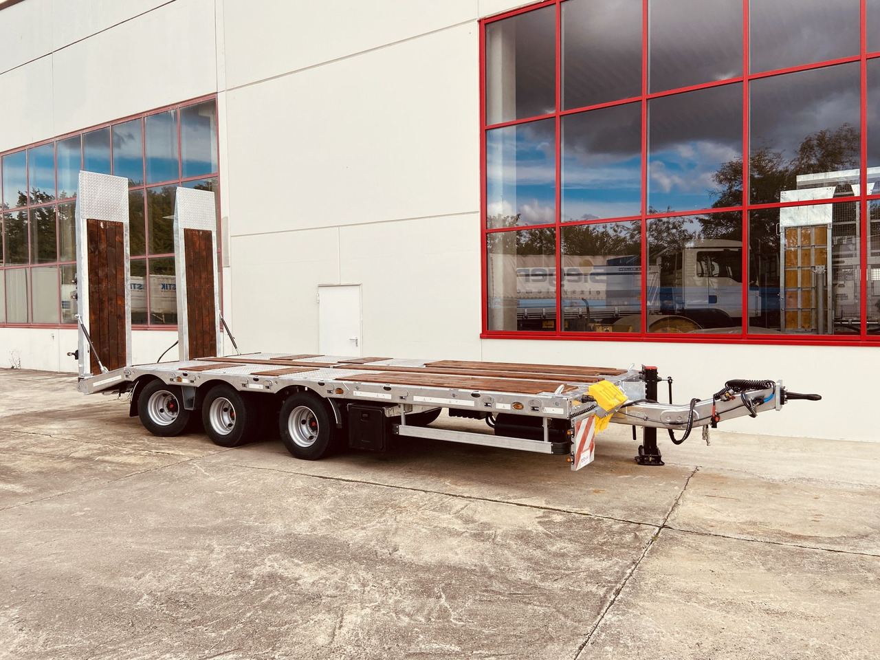 Möslein TT 28 Tridem- Tieflader 3 Achs, gelenktNeufahrzeug - Góndola rebajadas remolque: foto 4 Möslein TT 28 Tridem- Tieflader 3 Achs, gelenktNeufahrzeug - Góndola rebajadas remolque: foto 4