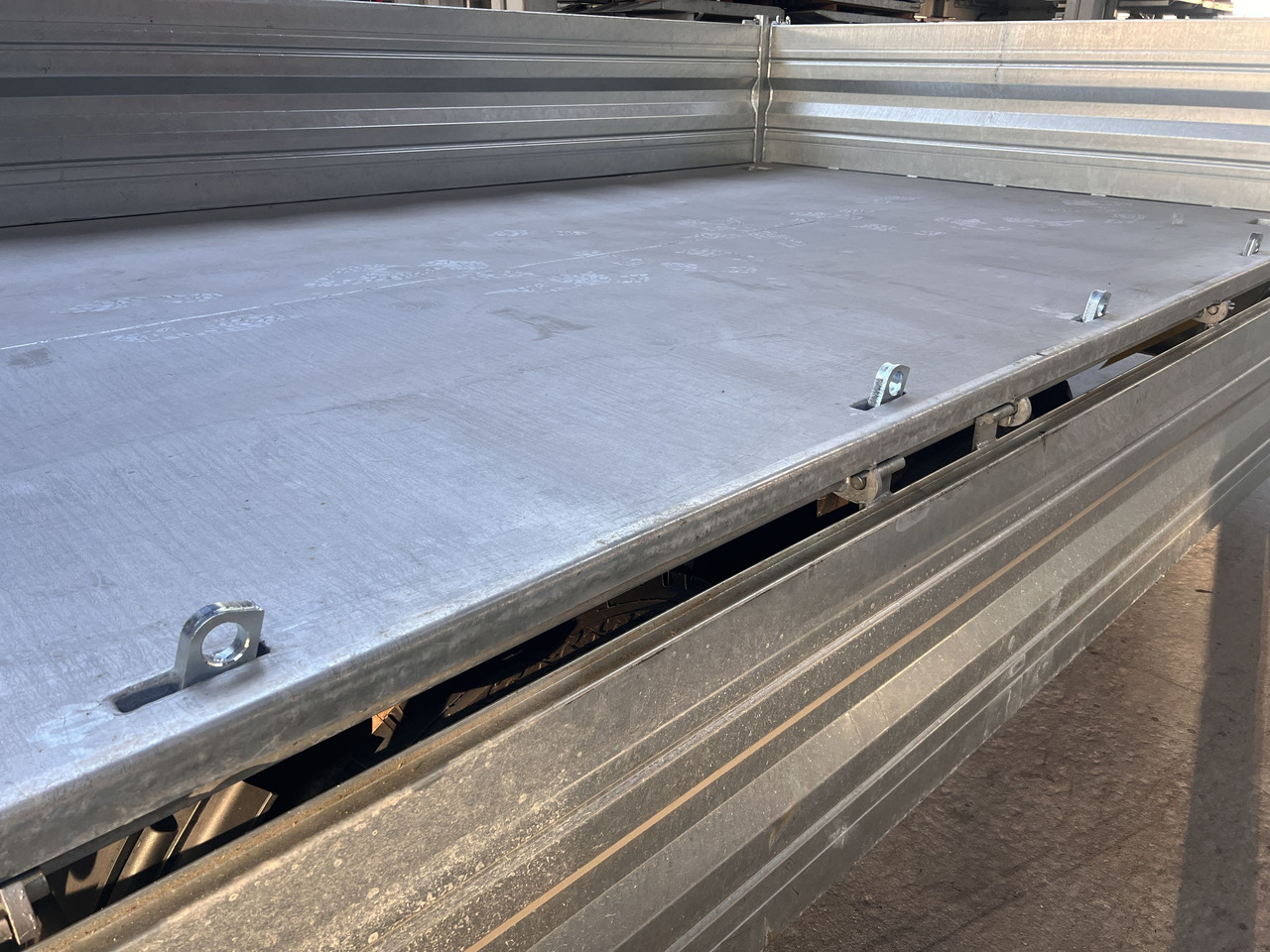 Möslein TTD 19 B neuer 19 t Tandemkipper- Tieflader - Volquete remolque: foto 2 Möslein TTD 19 B neuer 19 t Tandemkipper- Tieflader - Volquete remolque: foto 2