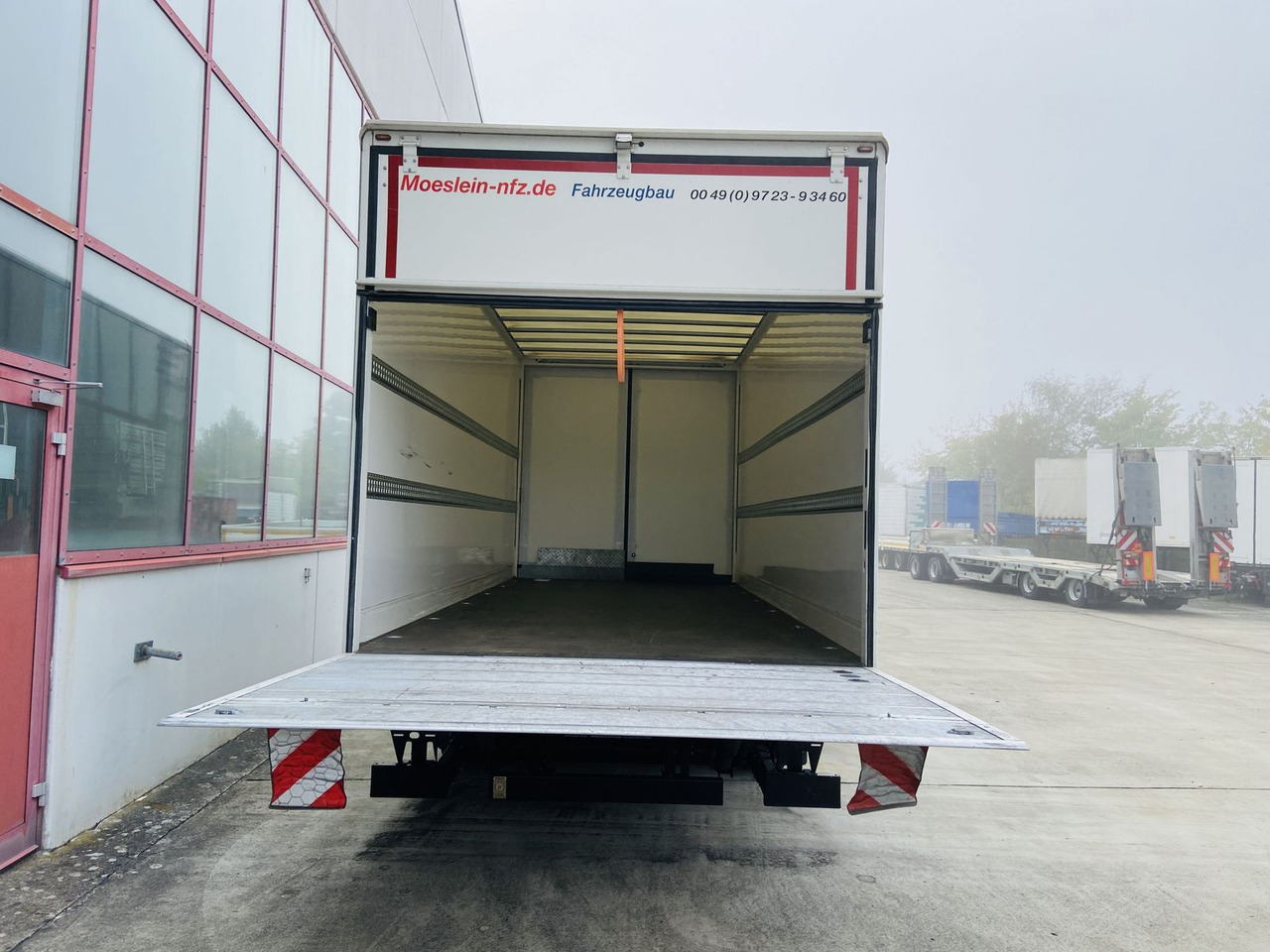 Möslein Tandem Koffer, Ladebordwand 1,5 t + Durchladbar - Caja cerrada remolque: foto 4 Möslein Tandem Koffer, Ladebordwand 1,5 t + Durchladbar - Caja cerrada remolque: foto 4