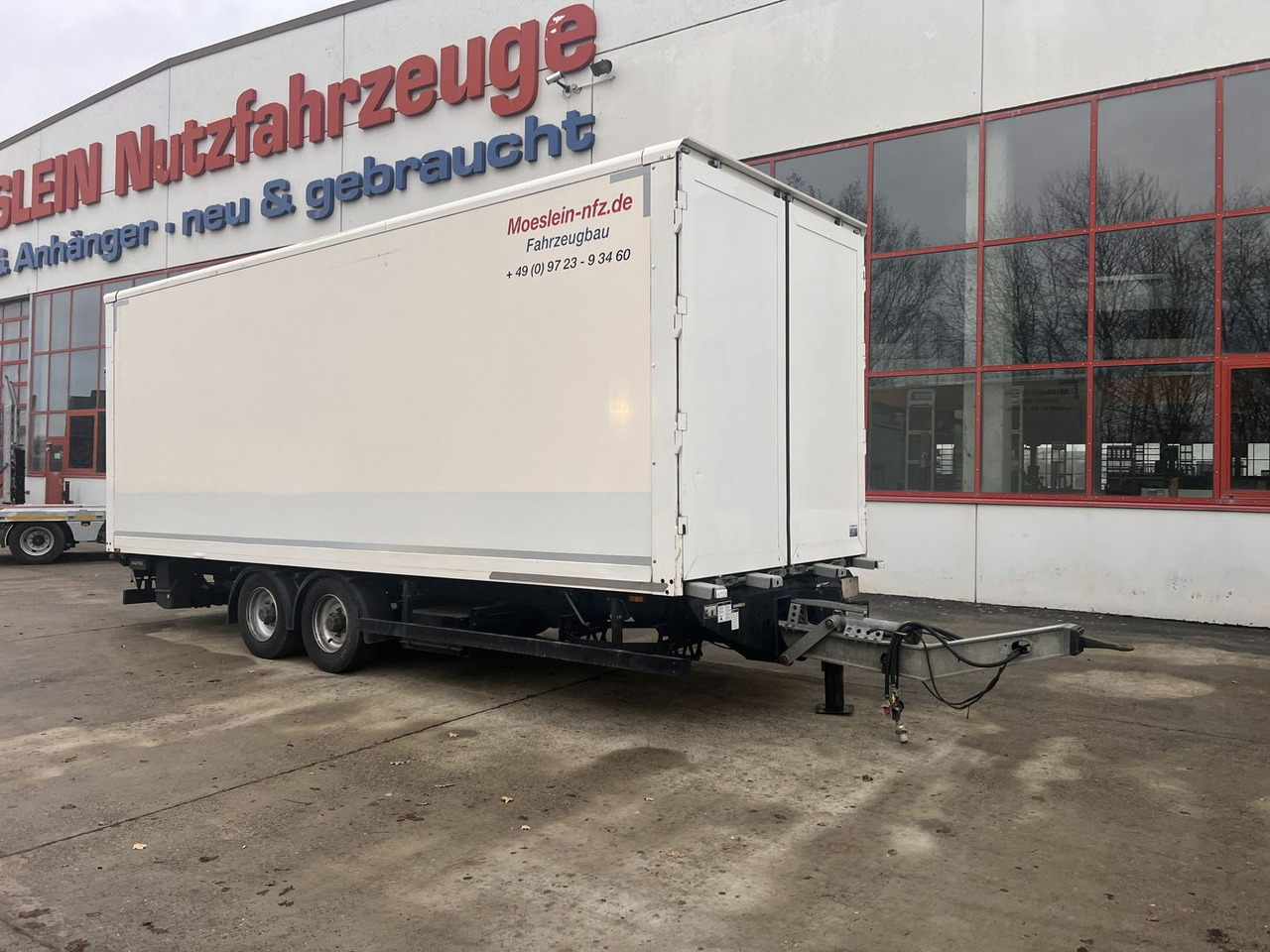 Möslein Tandem Koffer mit Ladebordwand 1,5 t + Durchlad - Caja cerrada remolque: foto 2 Möslein Tandem Koffer mit Ladebordwand 1,5 t + Durchlad - Caja cerrada remolque: foto 2