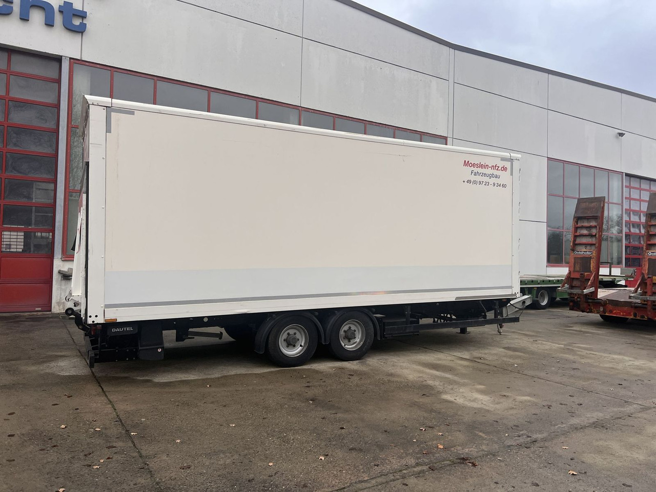 Möslein Tandem Koffer mit Ladebordwand 1,5 t + Durchlad - Caja cerrada remolque: foto 3 Möslein Tandem Koffer mit Ladebordwand 1,5 t + Durchlad - Caja cerrada remolque: foto 3