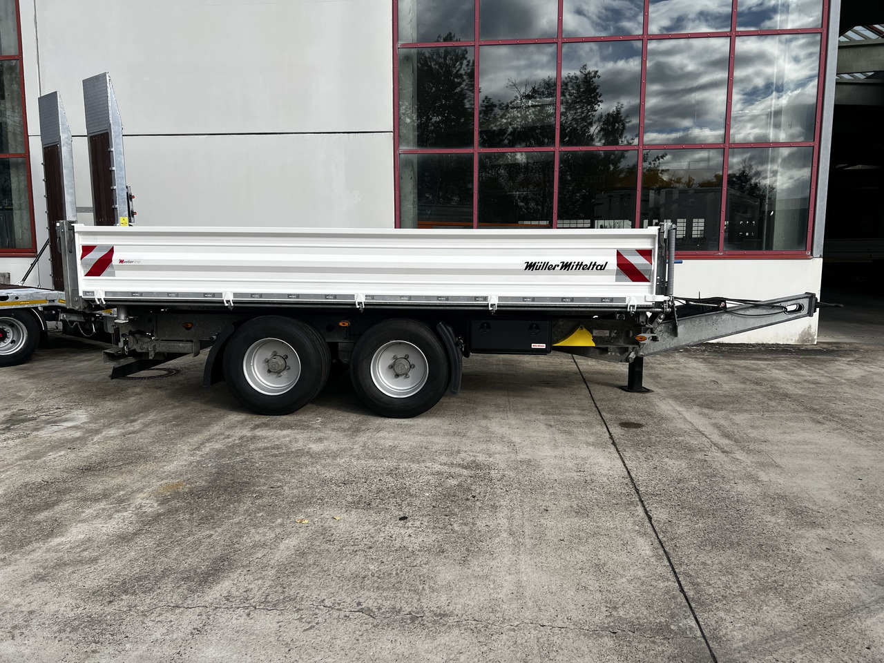 Müller Mitteltal TA-2 14,4 t Tandemkipper- Tieflader Breitbereifung NEUWERTIG - Volquete remolque: foto 2 Müller Mitteltal TA-2 14,4 t Tandemkipper- Tieflader Breitbereifung NEUWERTIG - Volquete remolque: foto 2