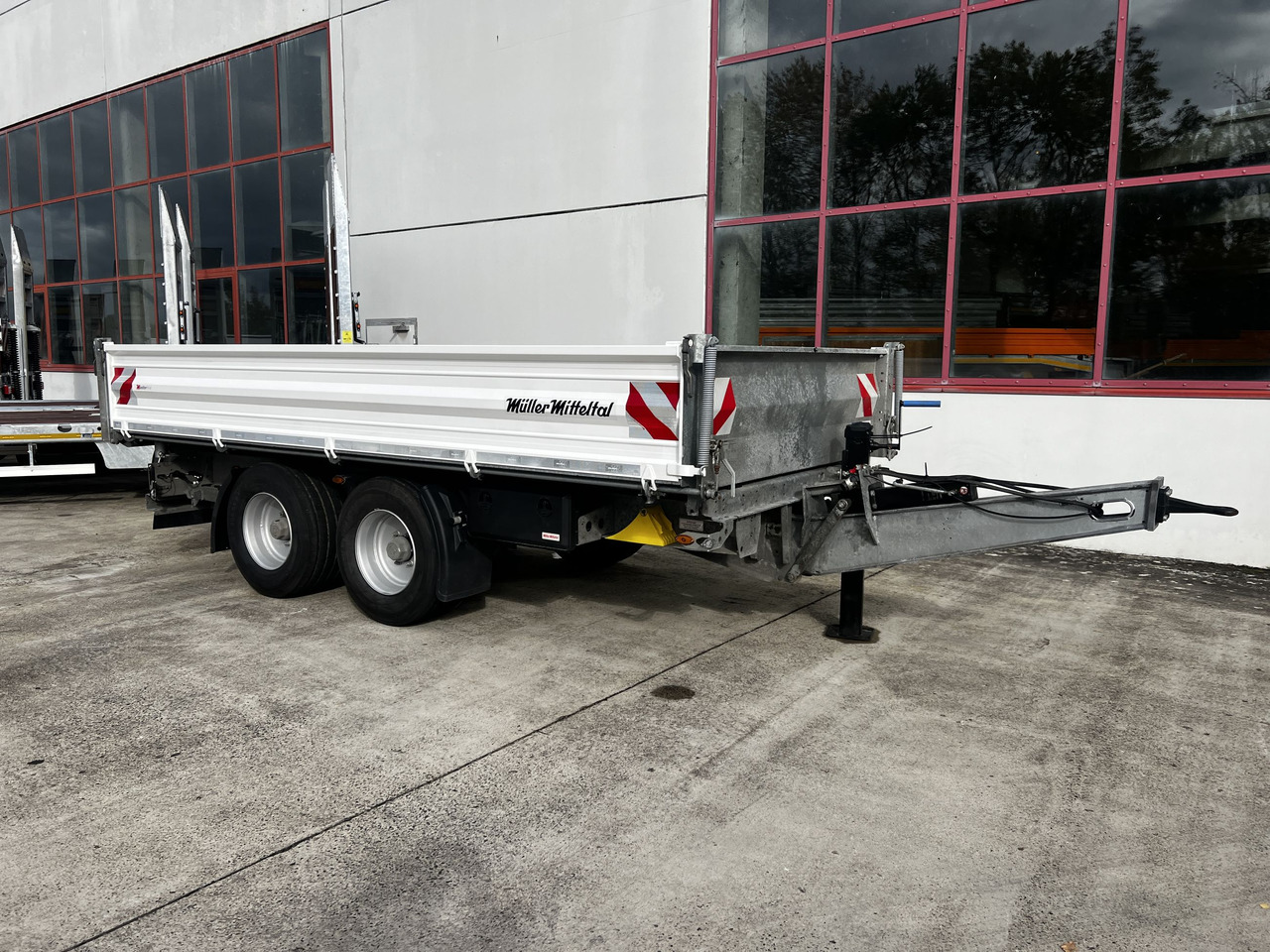 Müller Mitteltal TA-2 14,4 t Tandemkipper- Tieflader Breitbereifung NEUWERTIG - Volquete remolque: foto 1 Müller Mitteltal TA-2 14,4 t Tandemkipper- Tieflader Breitbereifung NEUWERTIG - Volquete remolque: foto 1