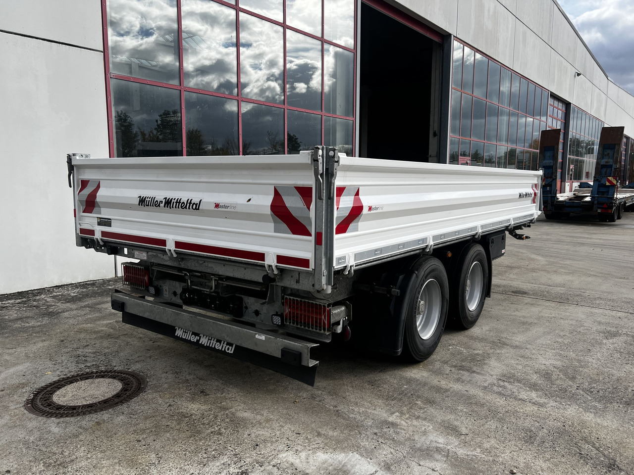 Müller Mitteltal TA-2 14,4 t Tandemkipper- Tieflader Breitbereifung NEUWERTIG - Volquete remolque: foto 5 Müller Mitteltal TA-2 14,4 t Tandemkipper- Tieflader Breitbereifung NEUWERTIG - Volquete remolque: foto 5