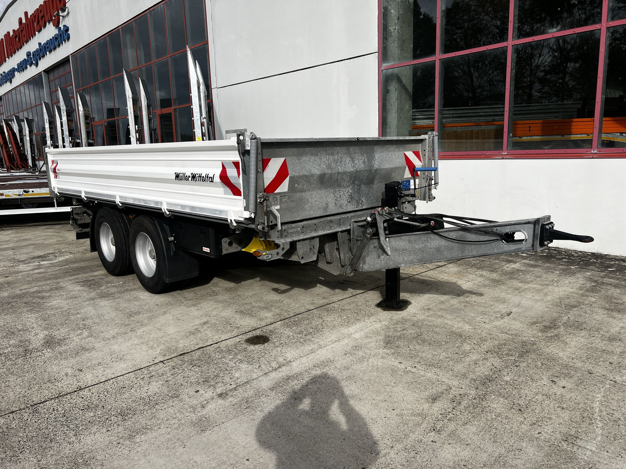Müller Mitteltal TA-2 14,4 t Tandemkipper- Tieflader Breitbereifung NEUWERTIG - Volquete remolque: foto 3 Müller Mitteltal TA-2 14,4 t Tandemkipper- Tieflader Breitbereifung NEUWERTIG - Volquete remolque: foto 3