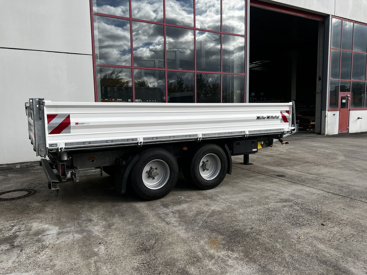 Müller Mitteltal TA-2 14,4 t Tandemkipper- Tieflader Breitbereifung NEUWERTIG - Volquete remolque: foto 4 Müller Mitteltal TA-2 14,4 t Tandemkipper- Tieflader Breitbereifung NEUWERTIG - Volquete remolque: foto 4