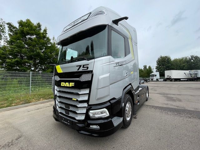 DAF XG+ 480 FT 75 Jahre DAF Edition "Limitiert" DAF XG+ 480 FT 75 Jahre DAF Edition - Cabeza tractora: foto 2 DAF XG+ 480 FT 75 Jahre DAF Edition "Limitiert" DAF XG+ 480 FT 75 Jahre DAF Edition - Cabeza tractora: foto 2