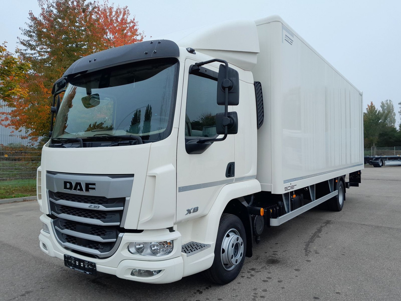 DAF FA XB 230 12t - Camión caja cerrada: foto 1 DAF FA XB 230 12t - Camión caja cerrada: foto 1