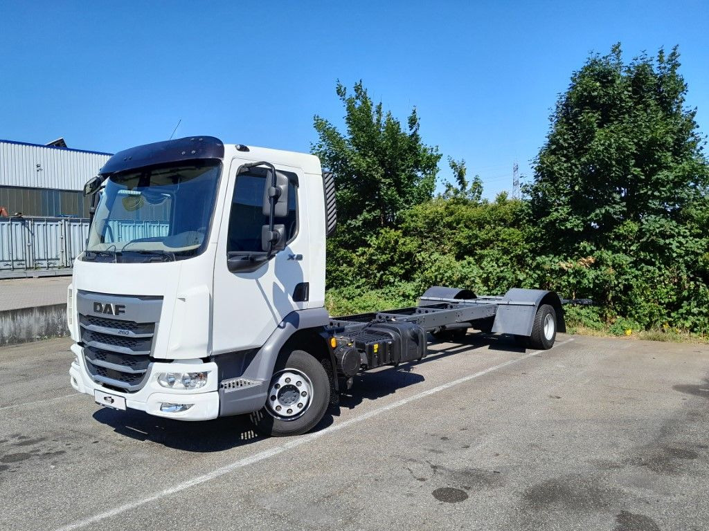 DAF FA XB 260 12t - Chasis camión: foto 1 DAF FA XB 260 12t - Chasis camión: foto 1
