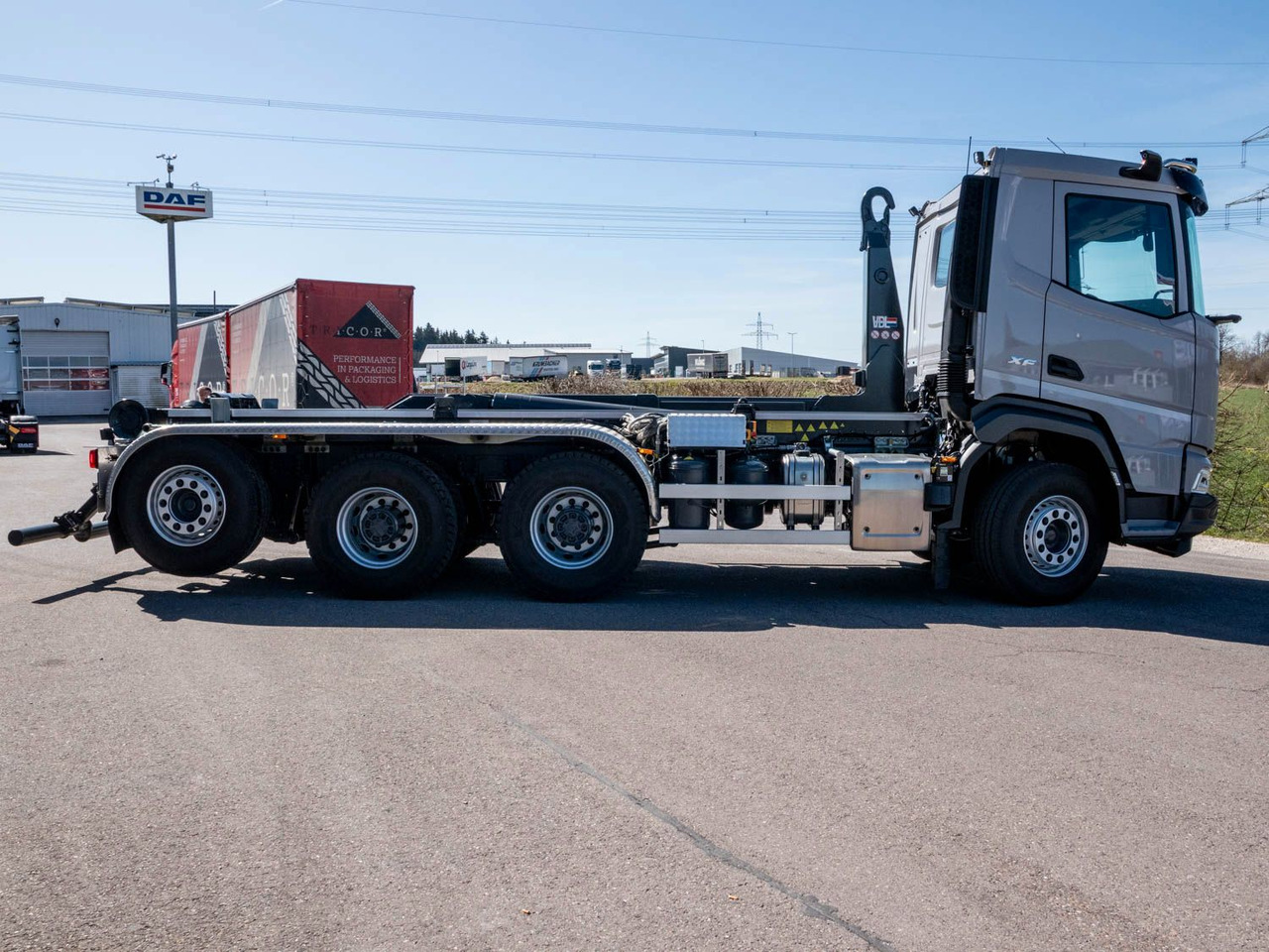 DAF XF 530 FAW mit VDL Abrollkipper DAF XF 530 FAW mit VDL Abrollkipper - Multibasculante camión: foto 4 DAF XF 530 FAW mit VDL Abrollkipper DAF XF 530 FAW mit VDL Abrollkipper - Multibasculante camión: foto 4