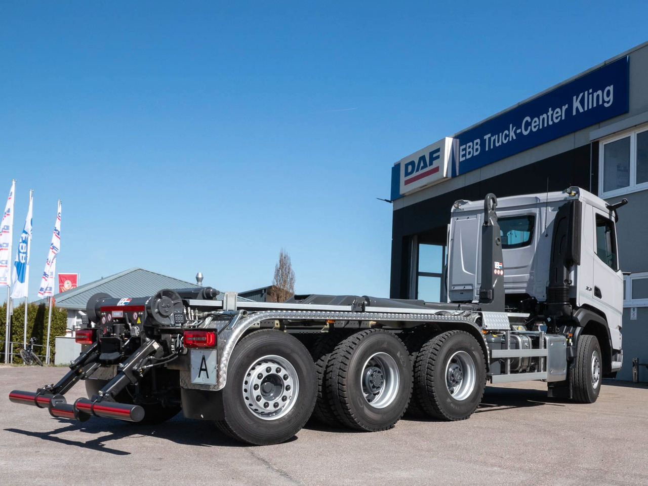 DAF XF 530 FAW mit VDL Abrollkipper DAF XF 530 FAW mit VDL Abrollkipper - Multibasculante camión: foto 3 DAF XF 530 FAW mit VDL Abrollkipper DAF XF 530 FAW mit VDL Abrollkipper - Multibasculante camión: foto 3