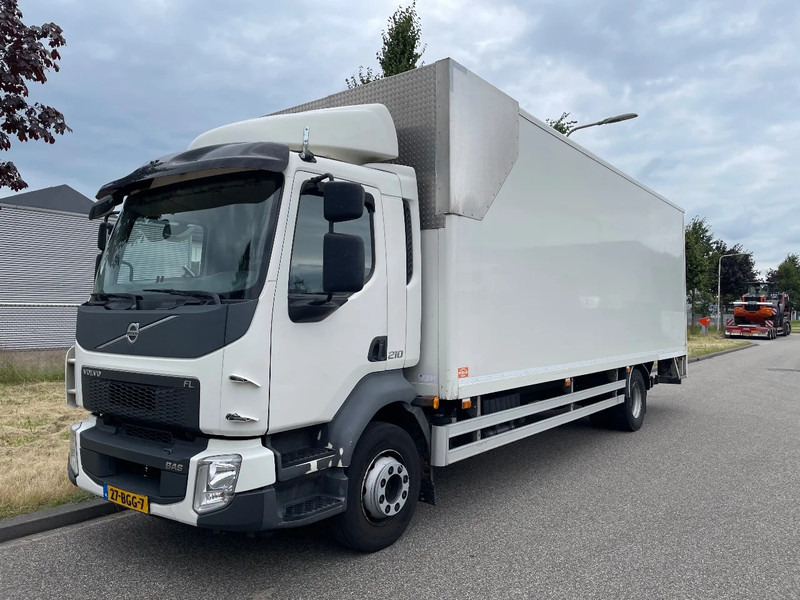 Volvo FL 210 euro 6 2015 - Camión caja cerrada: foto 1 Volvo FL 210 euro 6 2015 - Camión caja cerrada: foto 1