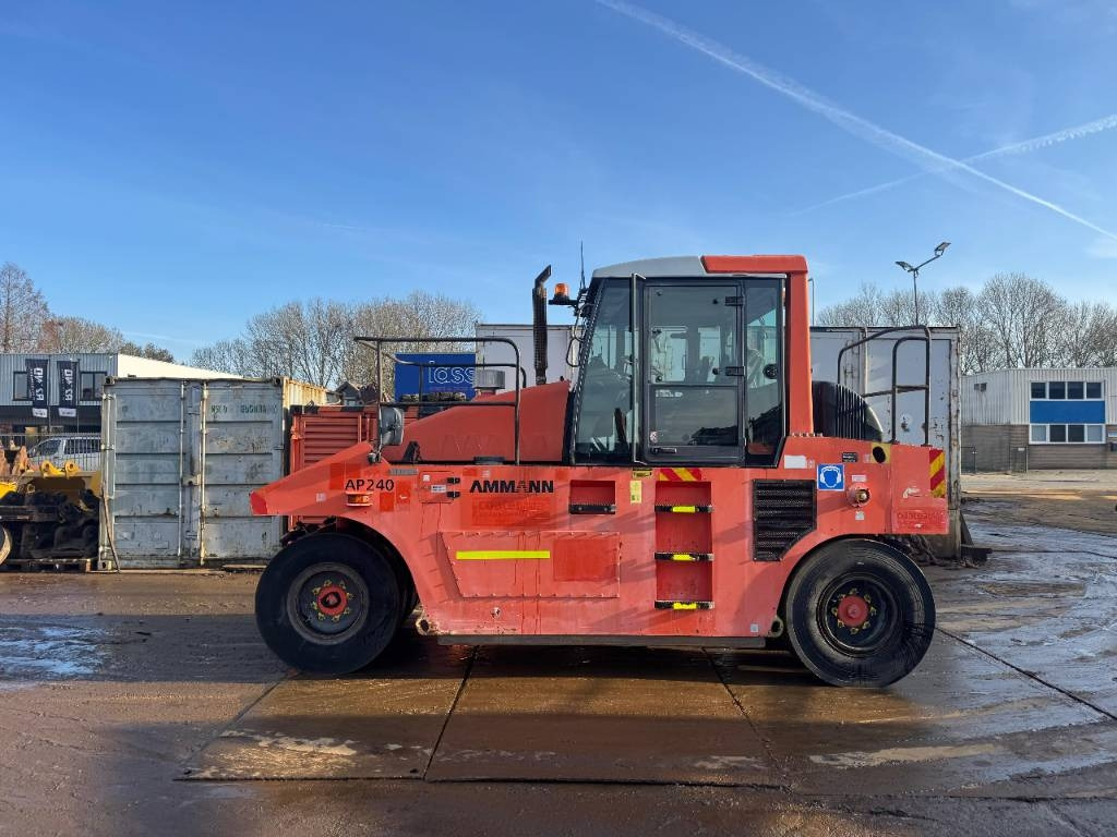 Ammann AP 240 - Rodillo de neumáticos: foto 1 Ammann AP 240 - Rodillo de neumáticos: foto 1