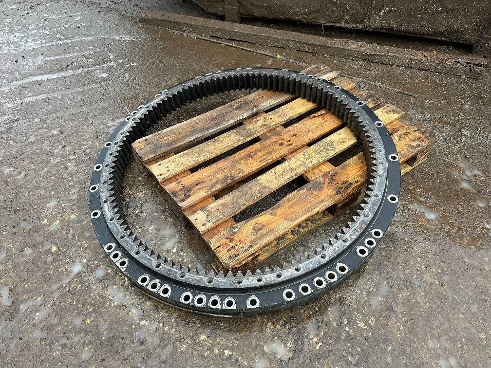 CAT 323 slew ring - Eje y piezas para Maquinaria de construcción: foto 2 CAT 323 slew ring - Eje y piezas para Maquinaria de construcción: foto 2